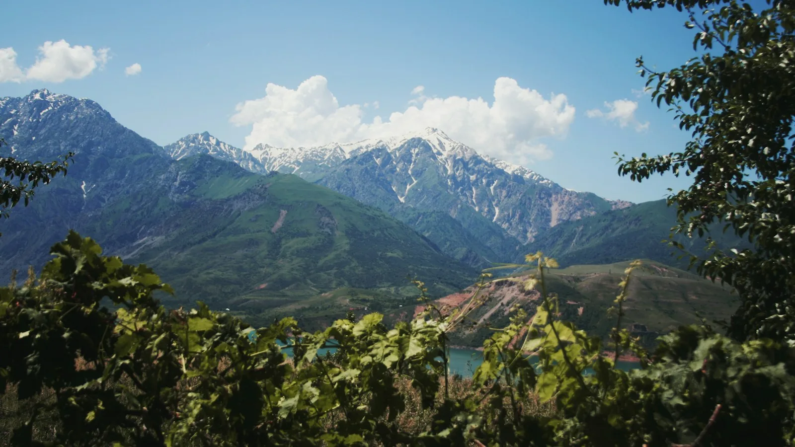 Montagnes de Chimgan et vallée de Beldersay à une heure et demie de Tachkent, en Ouzbékistan