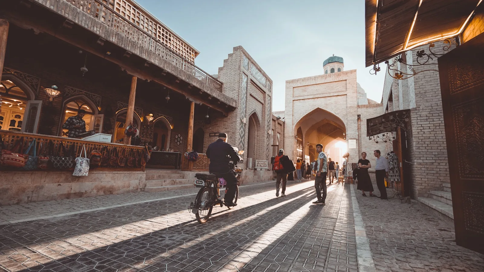 Poussette et porte-bébé dans les vieilles villes de Khiva et Boukhara